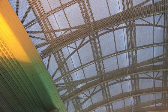 علائم دیجیتال مرکز خرید صفحه شفاف LED را از طریق Led Panel P25 مشاهده کنید