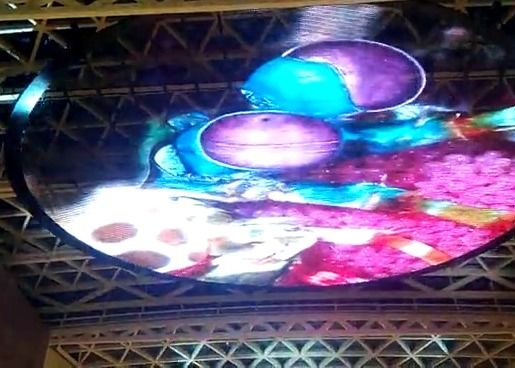 علائم دیجیتال مرکز خرید صفحه شفاف LED را از طریق Led Panel P25 مشاهده کنید